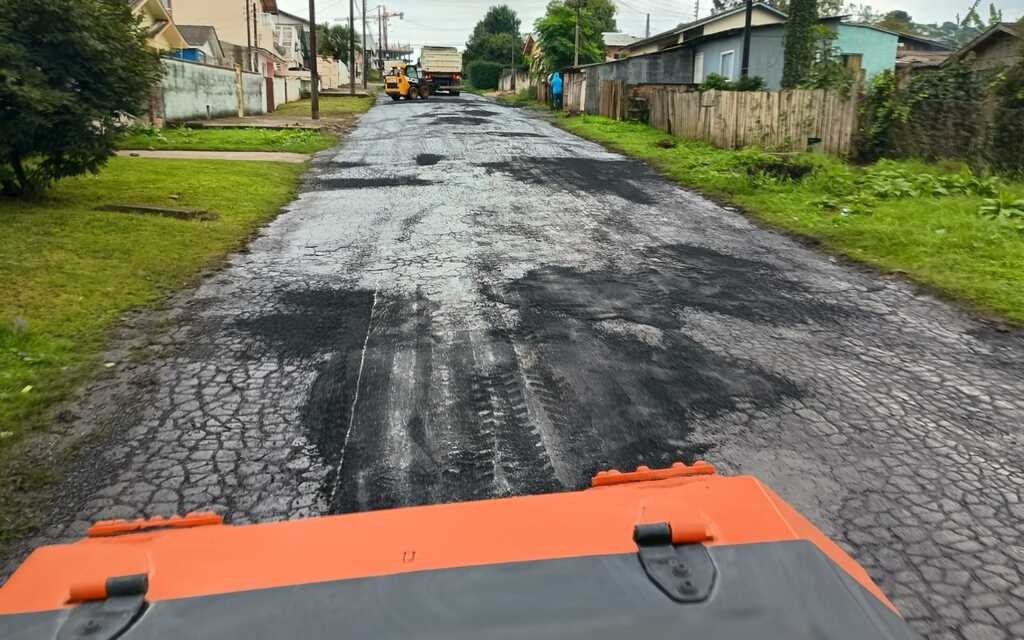 Operação tapa-buraco já utilizou 2.500 toneladas de massa asfáltica em toda a cidade