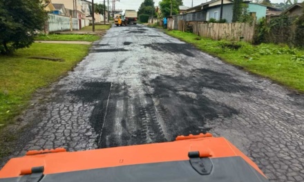 Operação tapa-buraco já utilizou 2.500 toneladas de massa asfáltica em toda a cidade