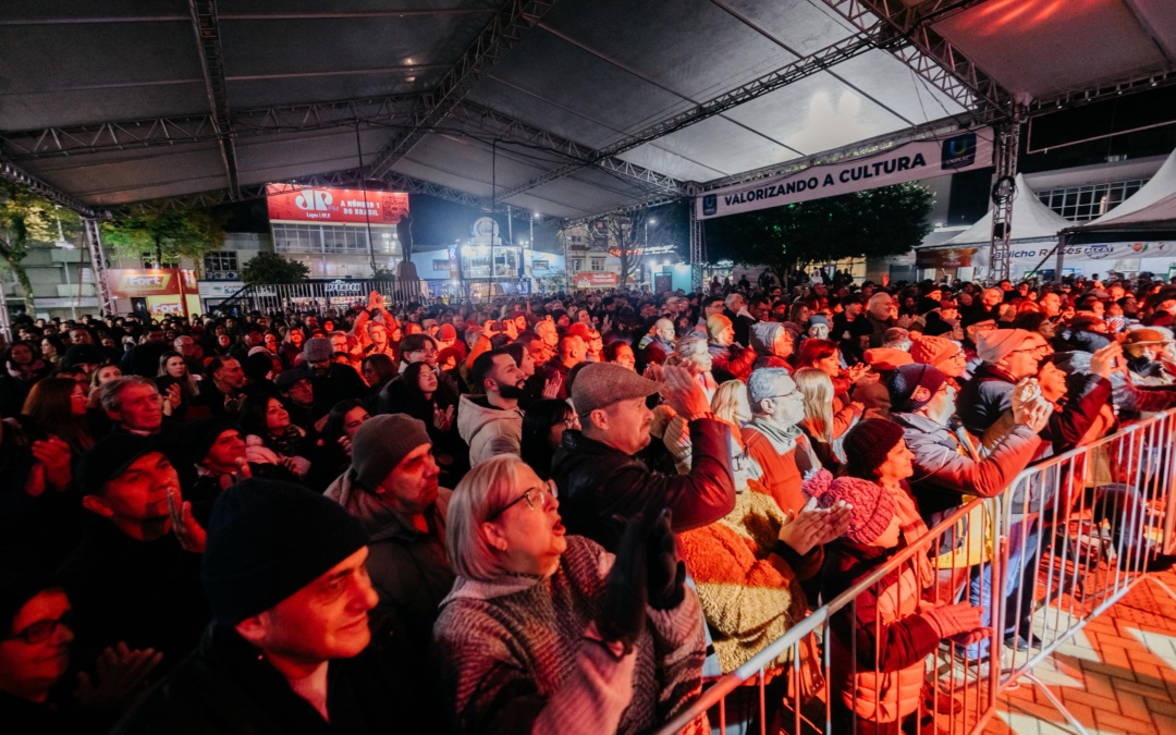 Dia dos Namorados emociona o público na 35ª Festa Nacional do Pinhão