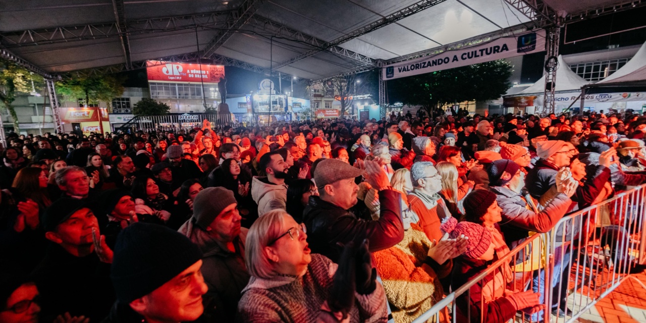 Dia dos Namorados emociona o público na 35ª Festa Nacional do Pinhão