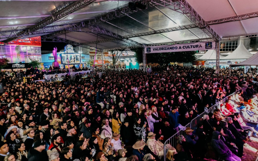 Mais de 45 mil pessoas passam pela Praça João Costa ao longo dos últimos três dias da 35ª Festa Nacional do Pinhão