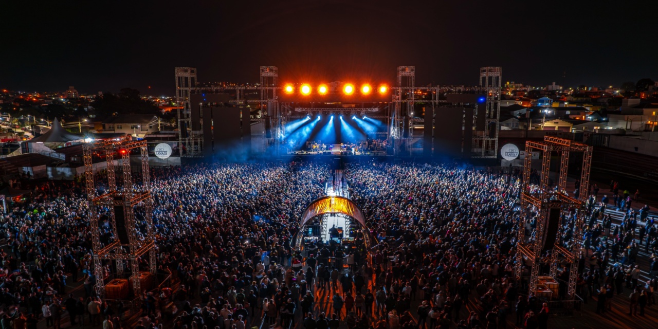 Primeira noite de shows nacionais reúne mais de 16 mil pessoas no Estádio Municipal Vidal Ramos Júnior