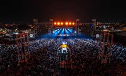 Primeira noite de shows nacionais reúne mais de 16 mil pessoas no Estádio Municipal Vidal Ramos Júnior