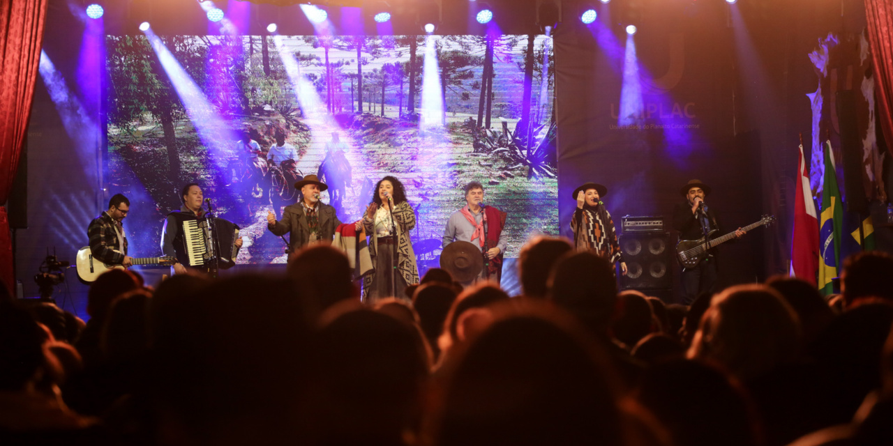 Elton Saldanha – O Rei da Sapecada – fechou o penúltimo dia do Recanto do Pinhão Aracy Paim durante a 35ª Festa Nacional do Pinhão