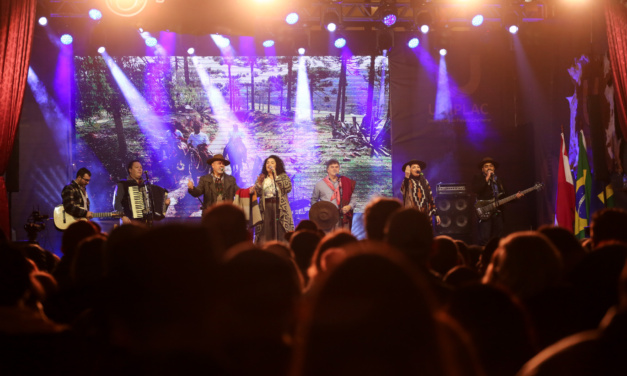 Elton Saldanha – O Rei da Sapecada – fechou o penúltimo dia do Recanto do Pinhão Aracy Paim durante a 35ª Festa Nacional do Pinhão