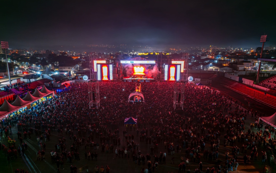 Com público de 22.500 pessoas, Yasmin Santos protagoniza noite histórica na 35ª Festa Nacional do Pinhão