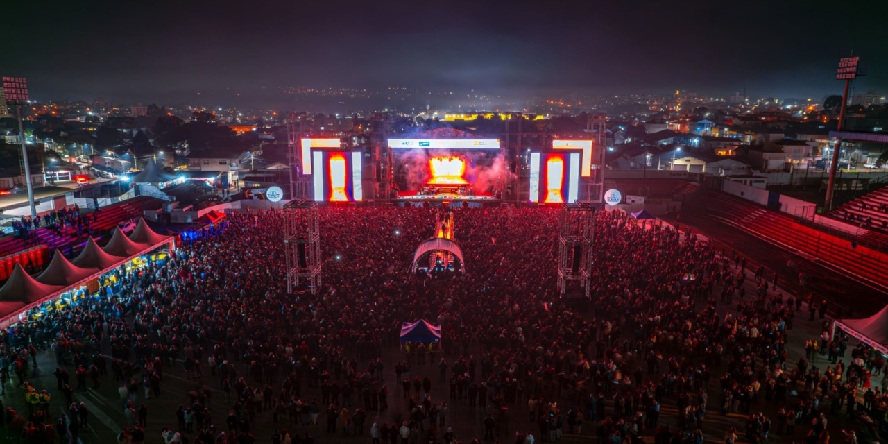 Com público de 22.500 pessoas, Yasmin Santos protagoniza noite histórica na 35ª Festa Nacional do Pinhão