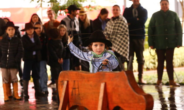 Laçada de Vaca Parada resgata as raízes da Festa Nacional do Pinhão e promove a inclusão de crianças com deficiências