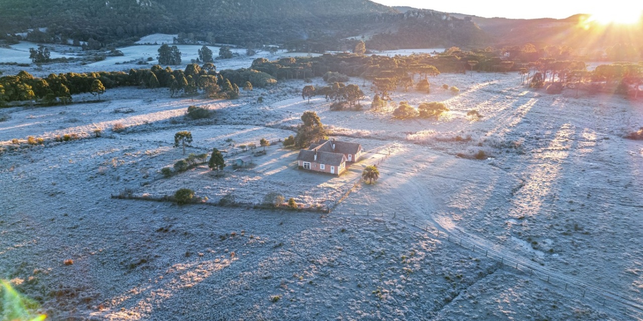 Temperaturas negativas cobrem Lages de branco e exigem cuidados da população