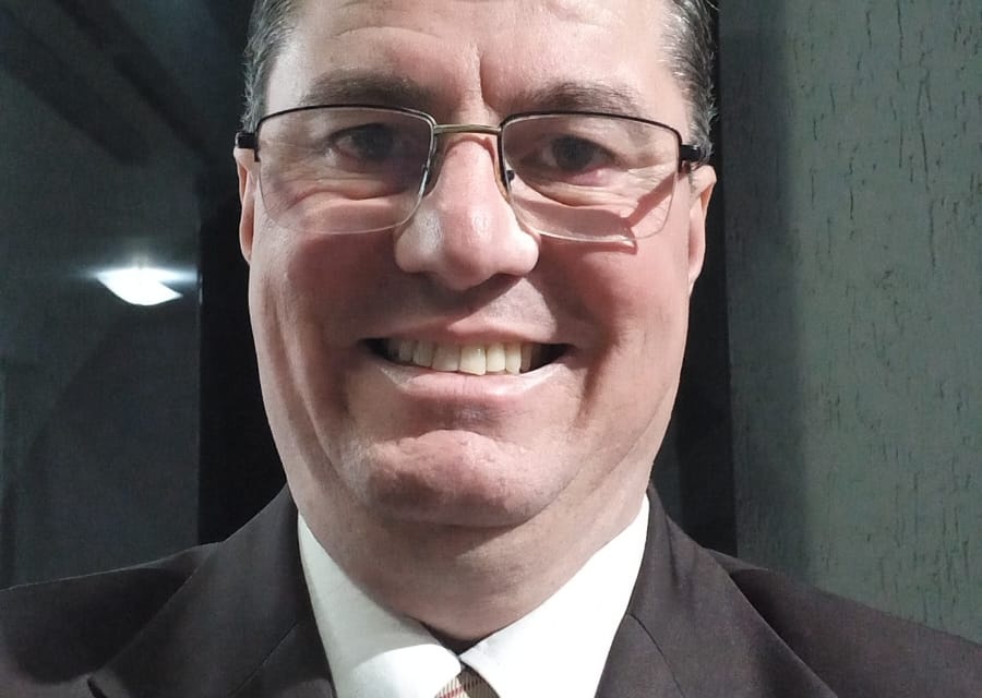 INCLUIR OU EXCLUIR PESSOAS?   por Jean Carlo