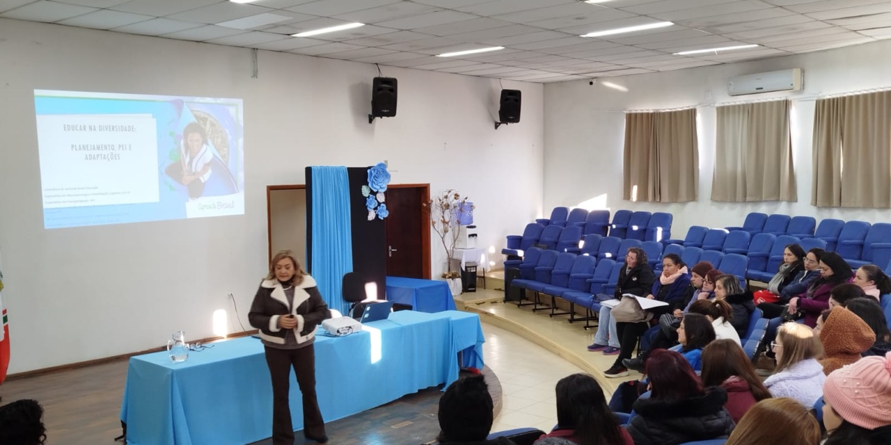 PALESTRA SOBRE EDUCAR NA DIVERSIDADE REÚNE PROFESSORES EM BOCAINA DO SUL