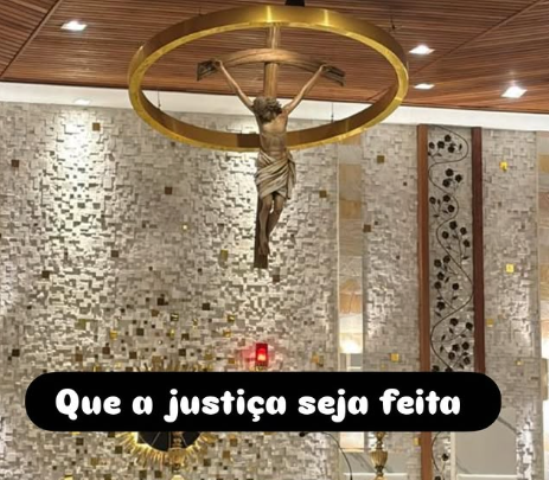 Comunidade do Guarujá faz protesto ao Bispo durante a Missa