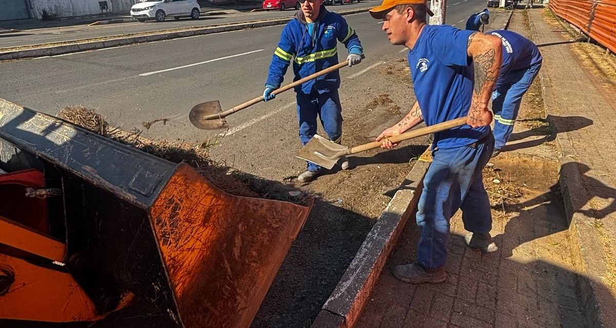 Secretaria de Serviços Públicos atua em várias frentes de trabalho nesta segunda-feira