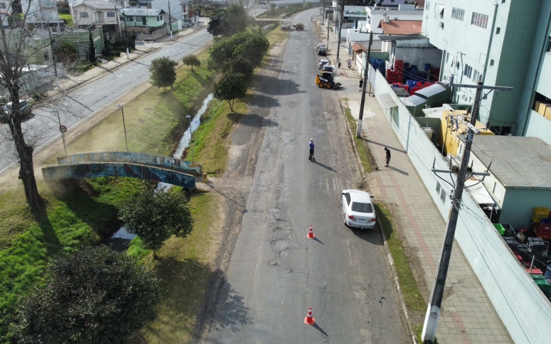 Secretaria de Serviços Públicos intensifica limpeza na avenida Belisário Ramos e em diversos bairros de Lages