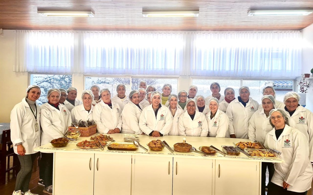 Merendeiras de Bocaina do Sul participam de capacitação em Boas Práticas de Fabricação na Alimentação Escolar