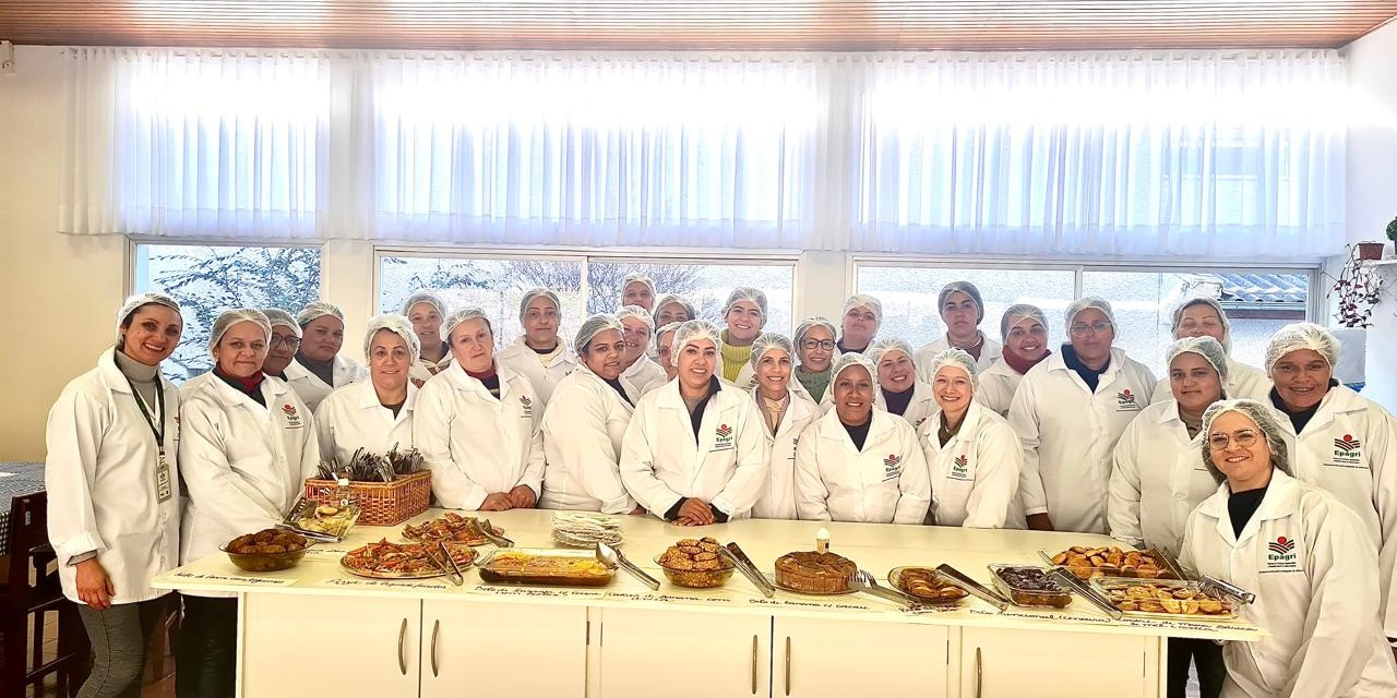 Merendeiras de Bocaina do Sul participam de capacitação em Boas Práticas de Fabricação na Alimentação Escolar