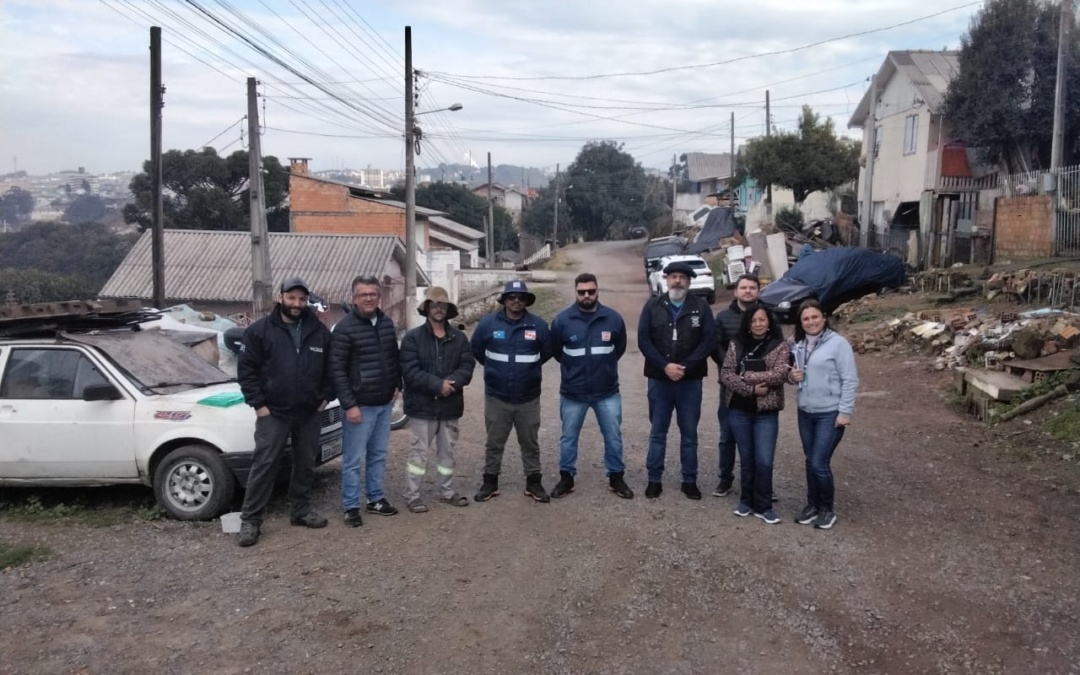 Ação conjunta apura ocupação irregular em área de risco no Morro do Posto
