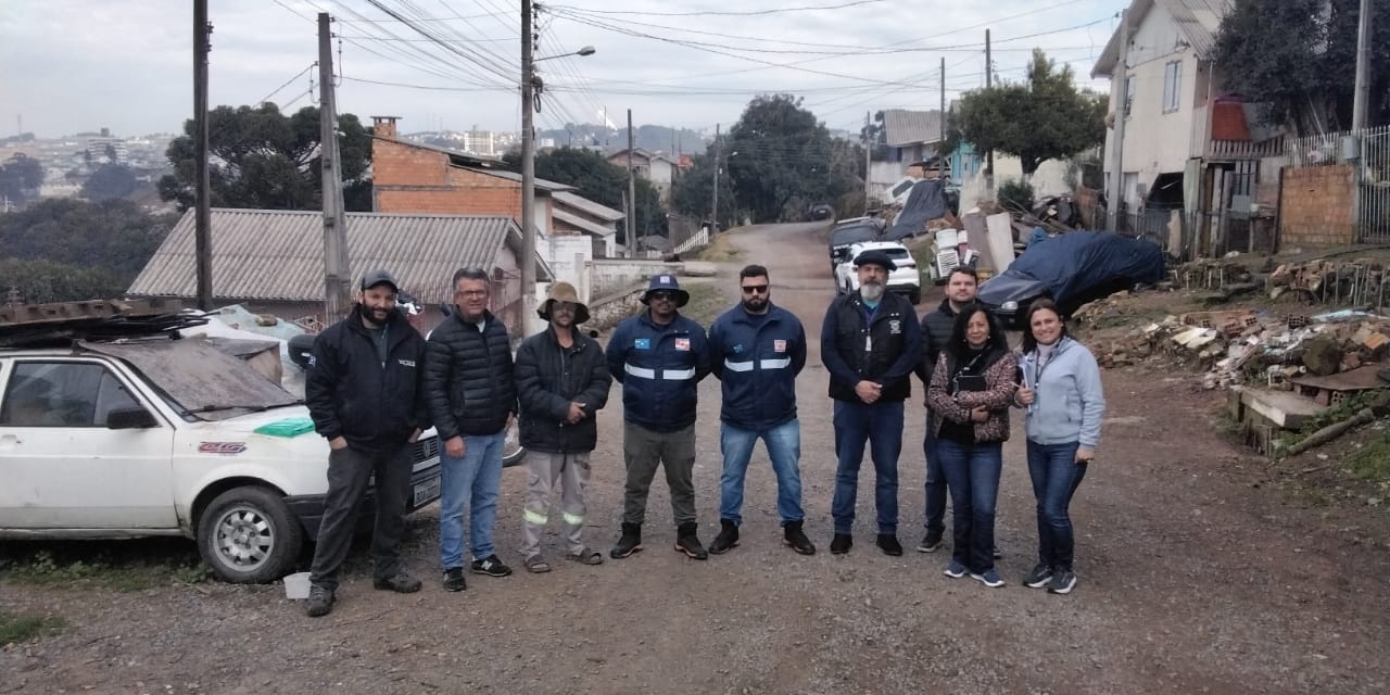 Ação conjunta apura ocupação irregular em área de risco no Morro do Posto