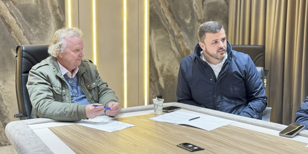 Deputado Lucas Neves apresenta balanço de seu mandato em reunião com a diretoria da ACIL