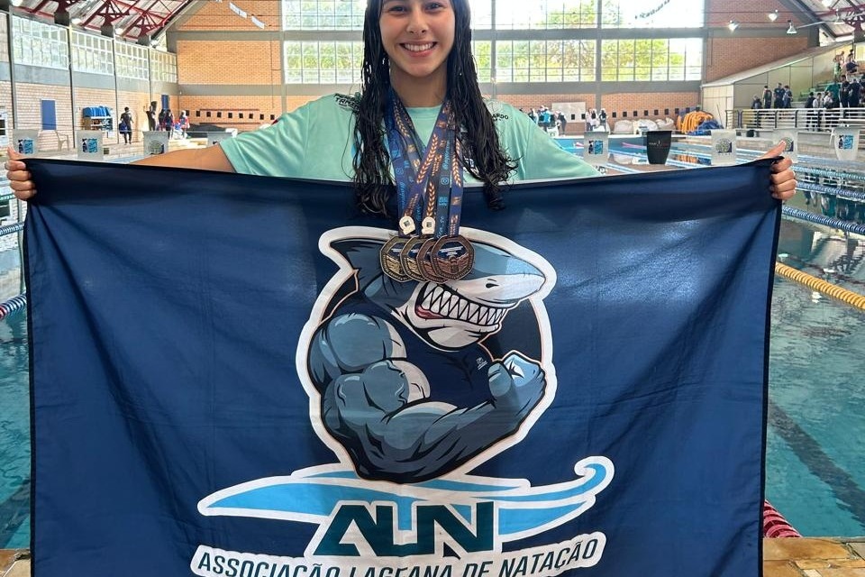 Nadadora lageana bate dois recordes e conquista ouro no catarinense de inverno