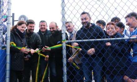 Nova quadra de grama sintética é inaugurada no bairro Araucária e amplia opções de esporte seguro para a comunidade