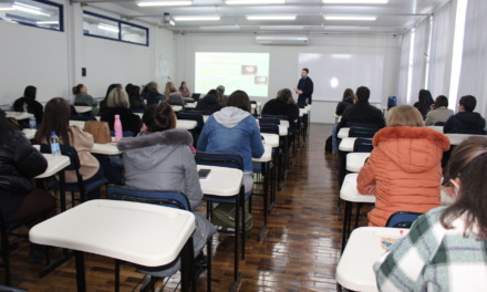 Odontólogos e auxiliares em saúde bucal são capacitados sobre cuidados paliativos