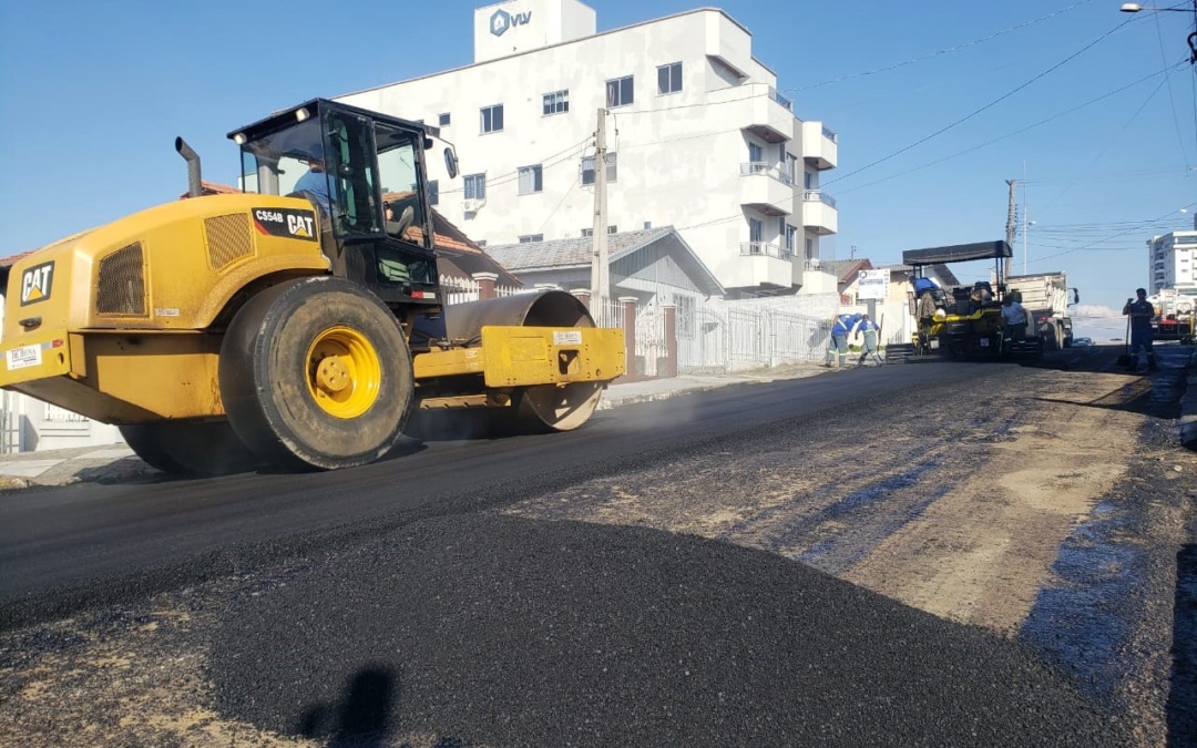 Prefeitura de Lages já utilizou 10 mil toneladas de massa asfáltica em obras próprias e reparos no Município