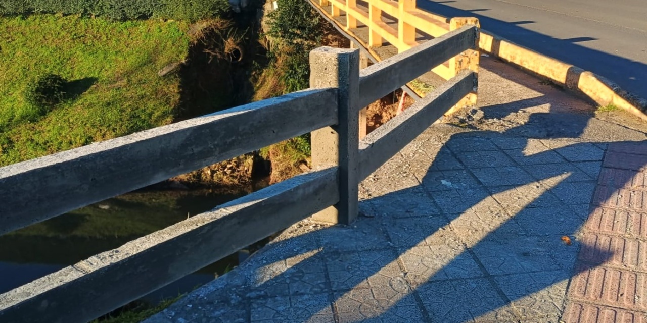 Segurança e agilidade: Prefeitura instala guarda-corpos em pontes que apresentavam risco a pedestres