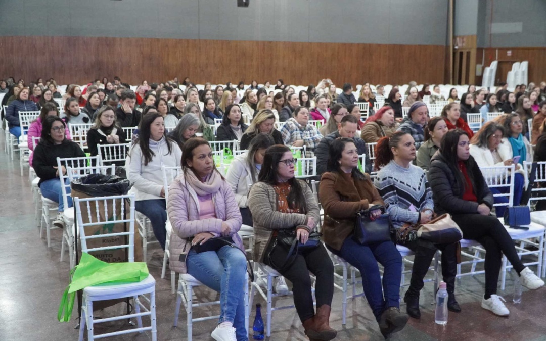 Seminários temáticos e oficinas pedagógicas movimentam segundo e último dia do XIX Congresso de Educação de Lages