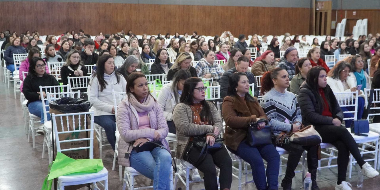 Seminários temáticos e oficinas pedagógicas movimentam segundo e último dia do XIX Congresso de Educação de Lages