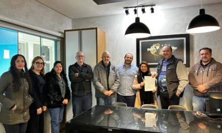 Correia Pinto: prefeita Lúcia Ortiz assina ordem de serviço para termino do asfalto da Rua Guatemala