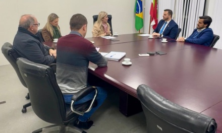 Lucas Neves articula obras em duas escolas de Lages