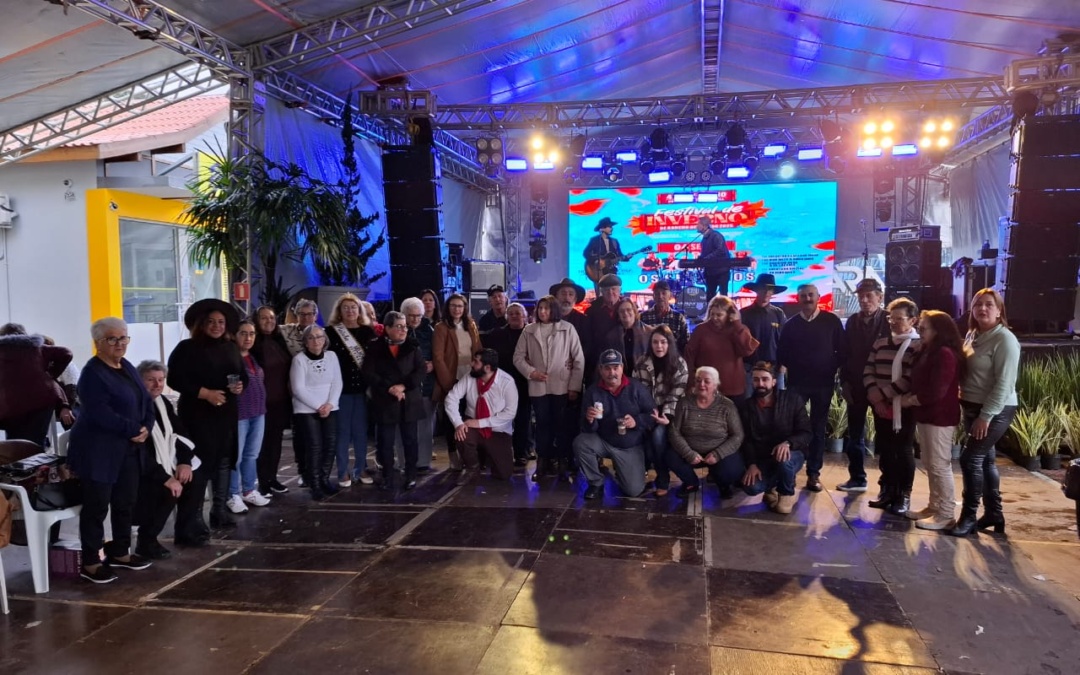 Grupo da Melhor Idade de Bocaina do Sul participa de encontro em Rancho Queimado durante Festival de Inverno 2025