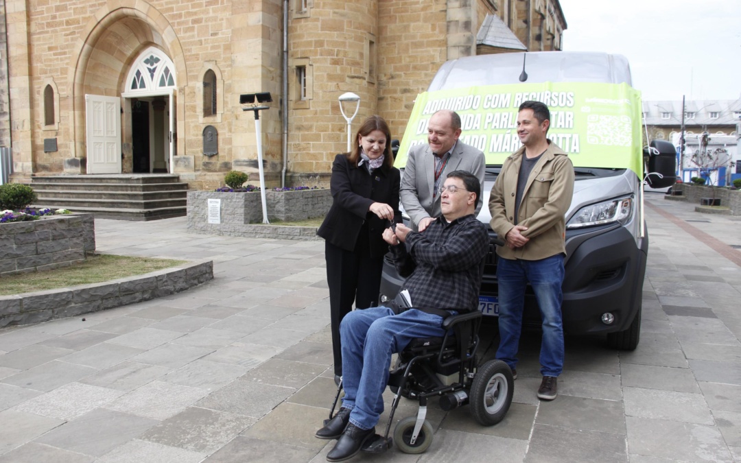 Deputado Mário Motta viabiliza veículo adaptado para fortalecer a inclusão em Lages