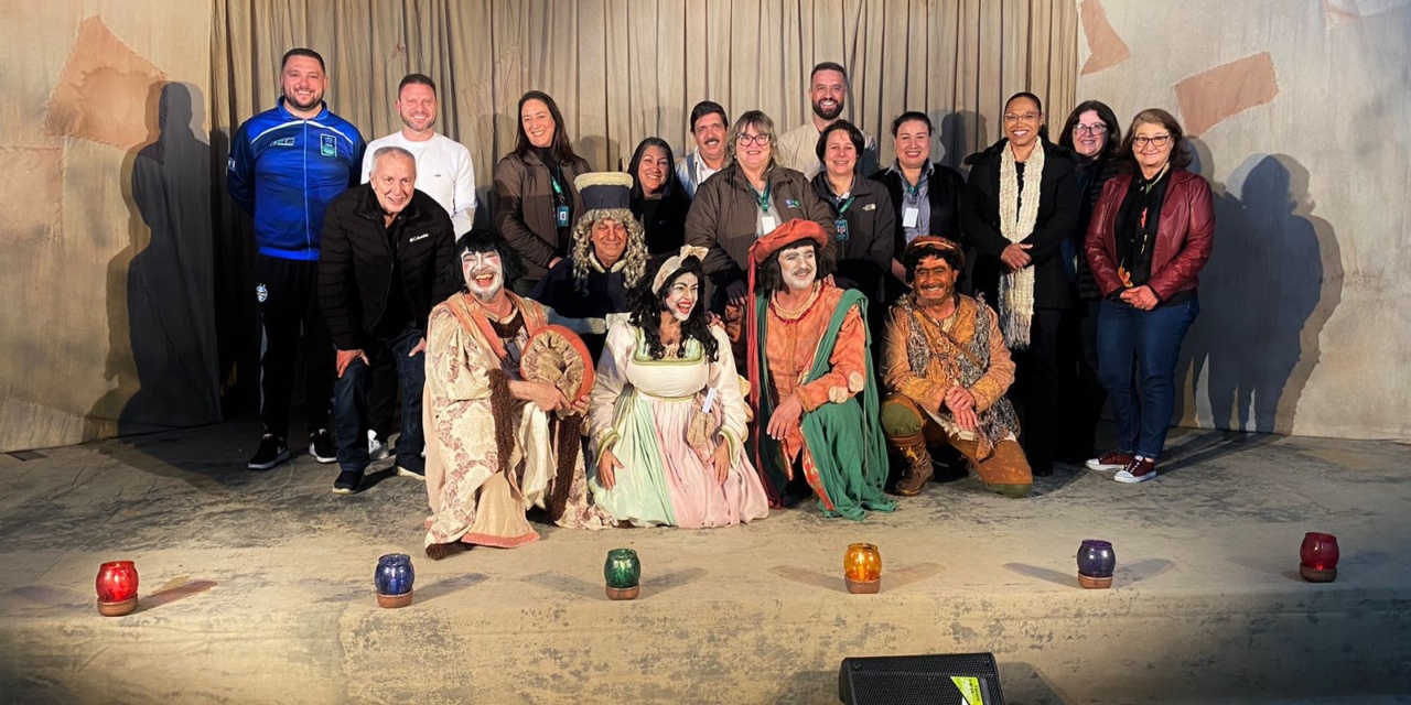 Espetáculo “A Força do Advogado Pathelin” encanta público em Otacílio Costa