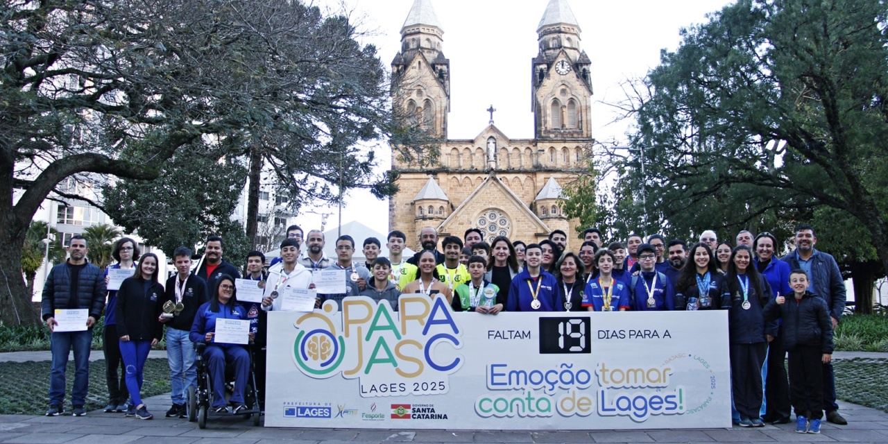 Atletas lageanos que brilharam em competições recentes são homenageados na Prefeitura