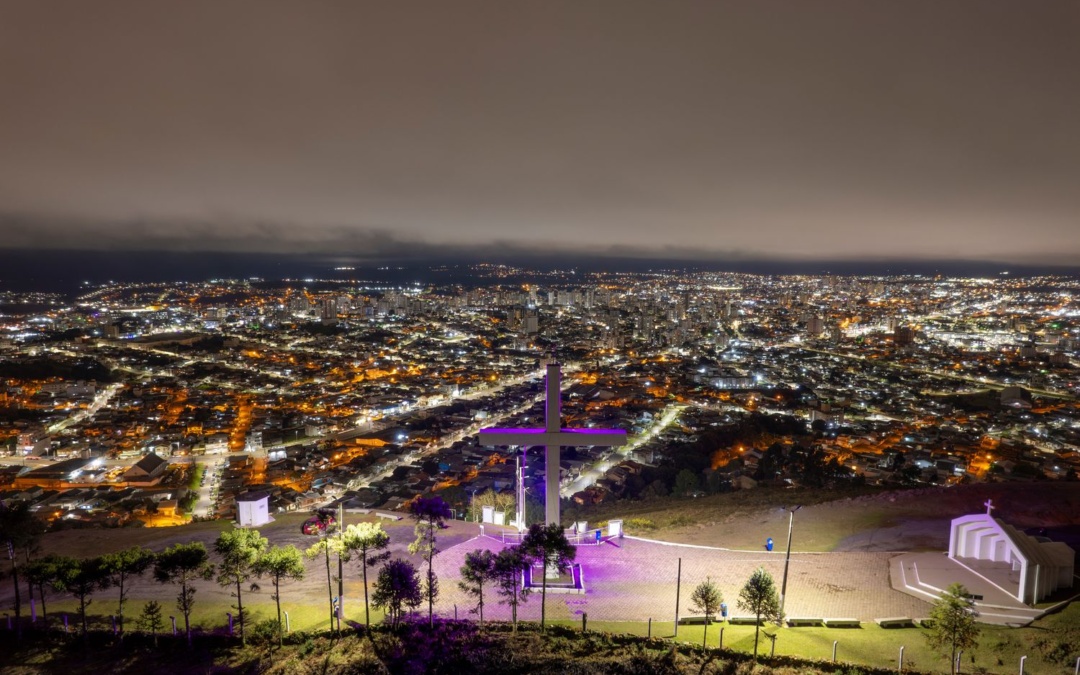 Agosto Lilás: Lages tem pontos turísticos iluminados na cor lilás para alertar população ao fim da violência contra as mulheres e meninas