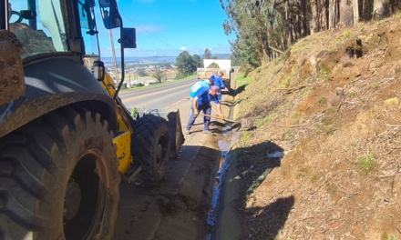 Após chuvas, avenida Santa Catarina passa por manutenção e limpeza