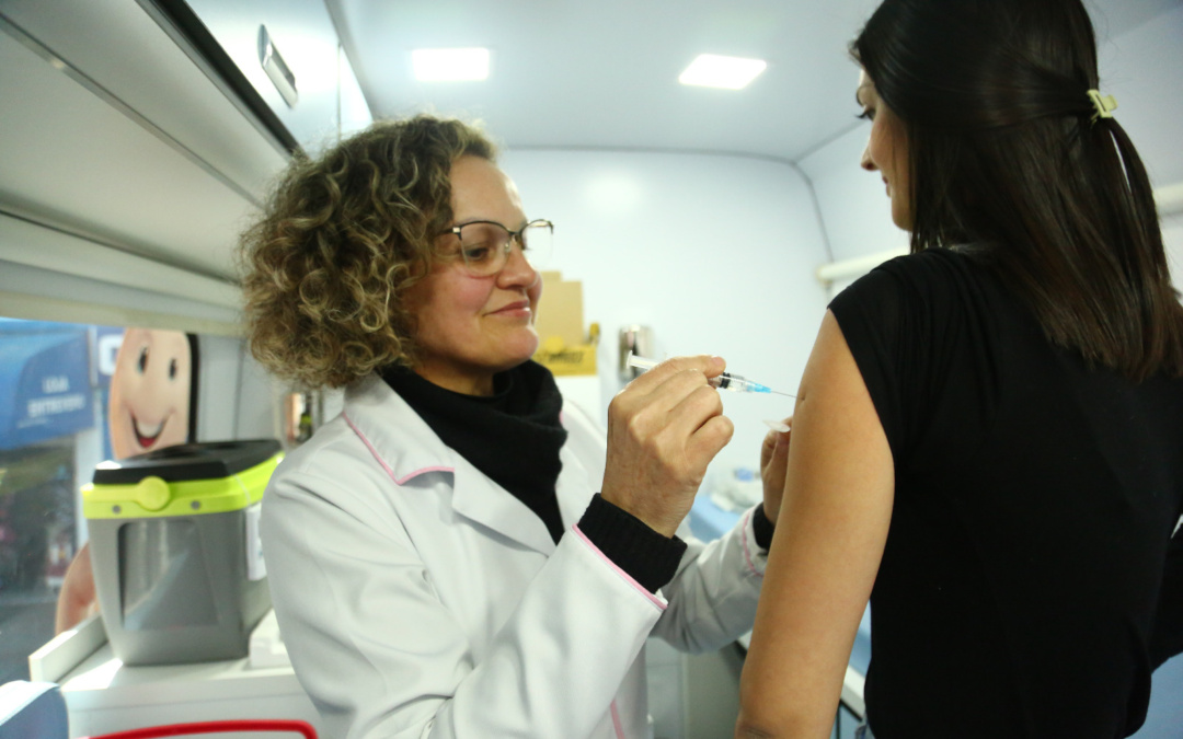 Carro da Vacina atenderá os bairros Guarujá e Novo Milênio nesta terça-feira