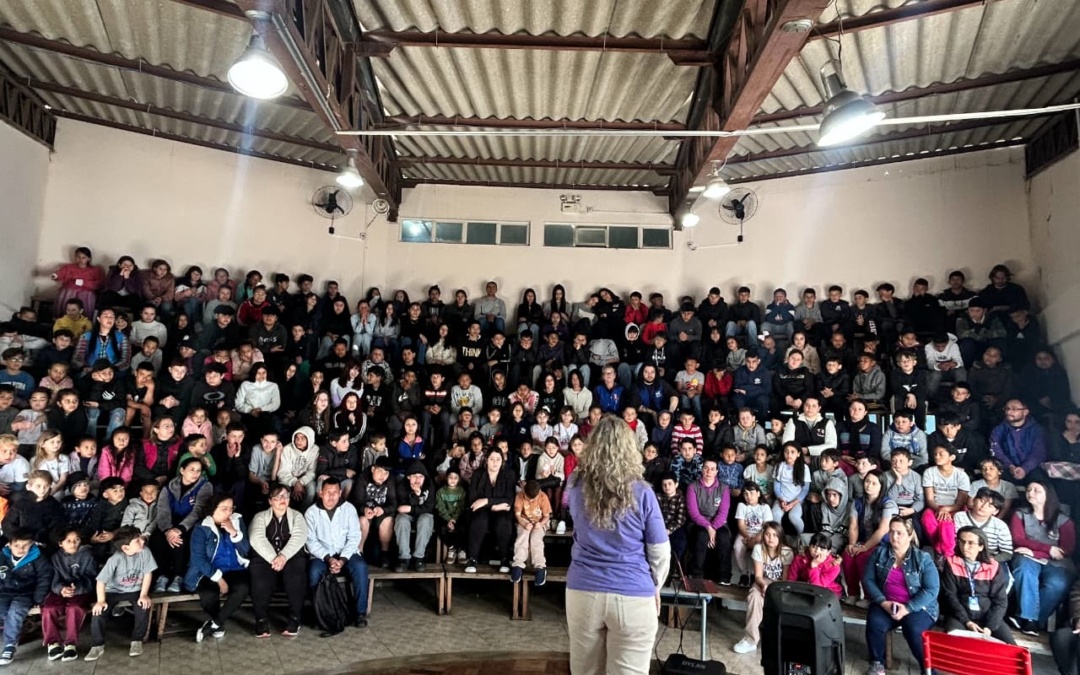 Emeb Mutirão recebe projeto “Maria da Penha vai à Escola” como programação do Agosto Lilás