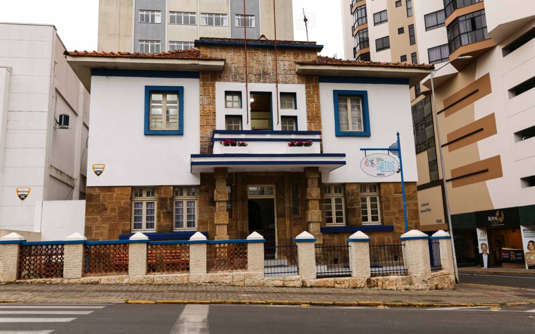 Escola de Artes abre novas vagas em cursos de dança, música, teatro e desenho