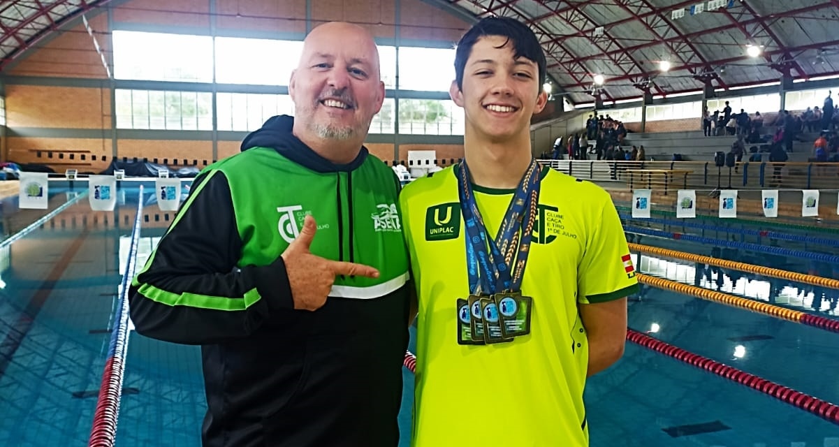 Gabriel Nerbass conquista três ouros e uma prata no Estadual Absoluto de Natação em Florianópolis