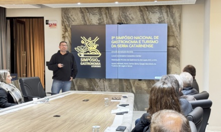 Núcleo de Gastronomia apresenta o Simpósio Nacional de Gastronomia e Turismo aos diretores da ACIL