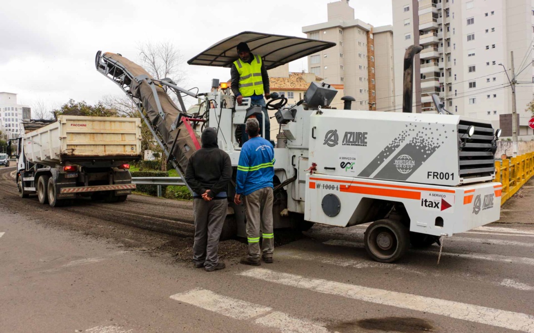 Inicia obra de recapeamento asfáltico na Avenida Carahá