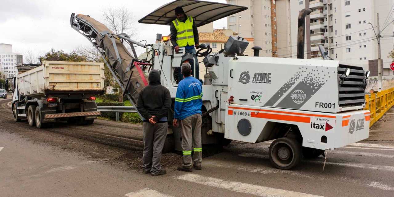 Inicia obra de recapeamento asfáltico na Avenida Carahá
