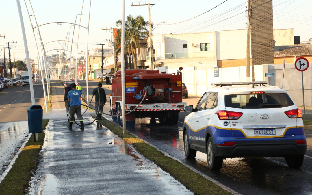 Limpeza intensiva prepara Avenida Duque de Caxias para o desfile de 7 de Setembro