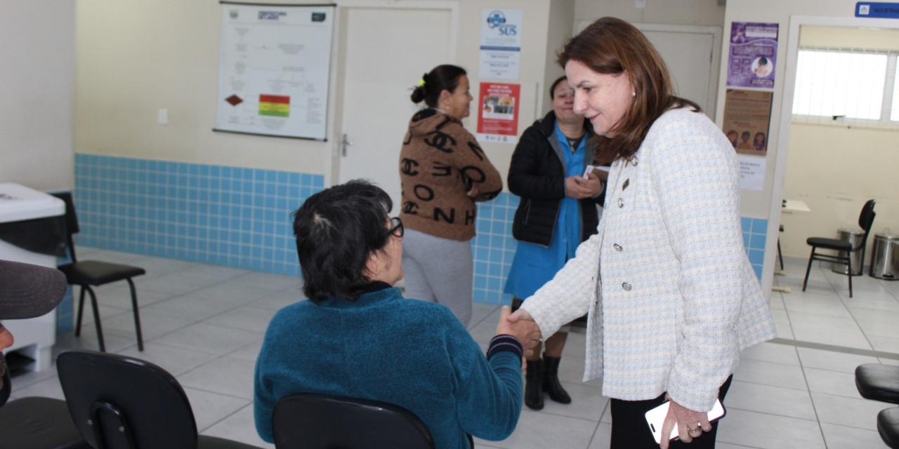 Prefeita Carmen Zanotto percorre UBSs de Lages para avaliar serviços de saúde e ouvir demandas de profissionais e da comunidade