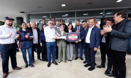 Profissionais do Samu de Lages ganham novos uniformes