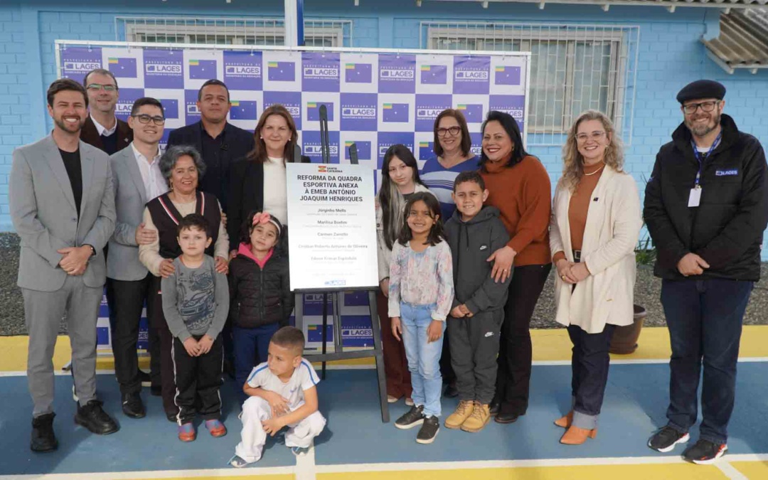 Secretaria da Educação entrega reforma da quadra esportiva anexa à Emeb Professor Antônio Joaquim Henriques