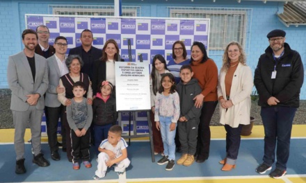 Secretaria da Educação entrega reforma da quadra esportiva anexa à Emeb Professor Antônio Joaquim Henriques